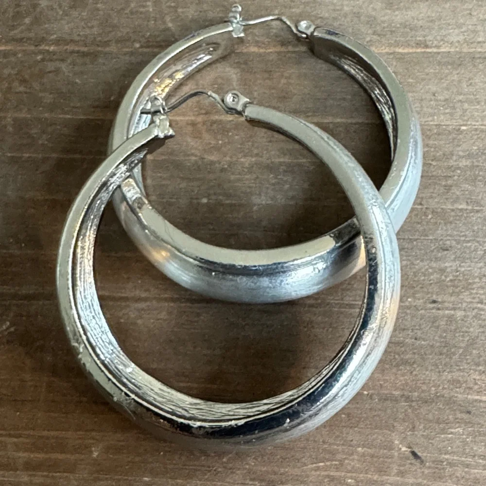 Classic Silver Hoop Earrings - Women Jewelry - Picture 1 of 3